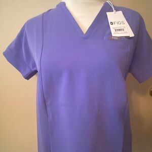 Figs Women's Short Sleeve V-Neck Top in Lavender